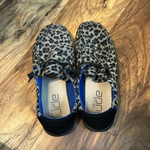 Hey dude womens size 11